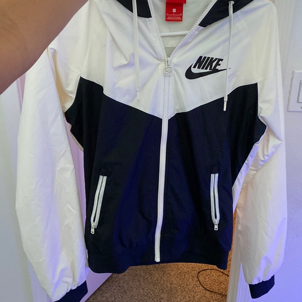 Nike windbreaker size small